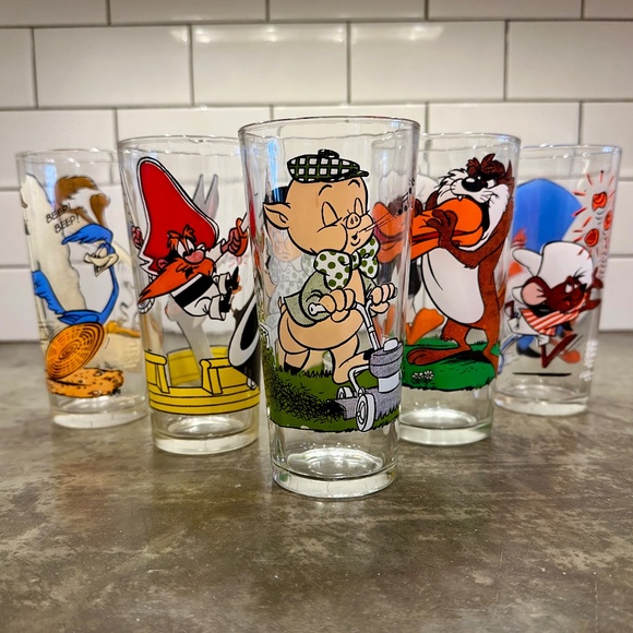Set of 5 Warner Bros Collectible Looney Tunes Glassware - Picture 2 of 2